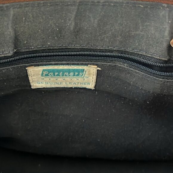 Vintage Partners by Mervyns Leather Shoulder Bag Navy Brown 90s Y2K - Picture 5 of 5